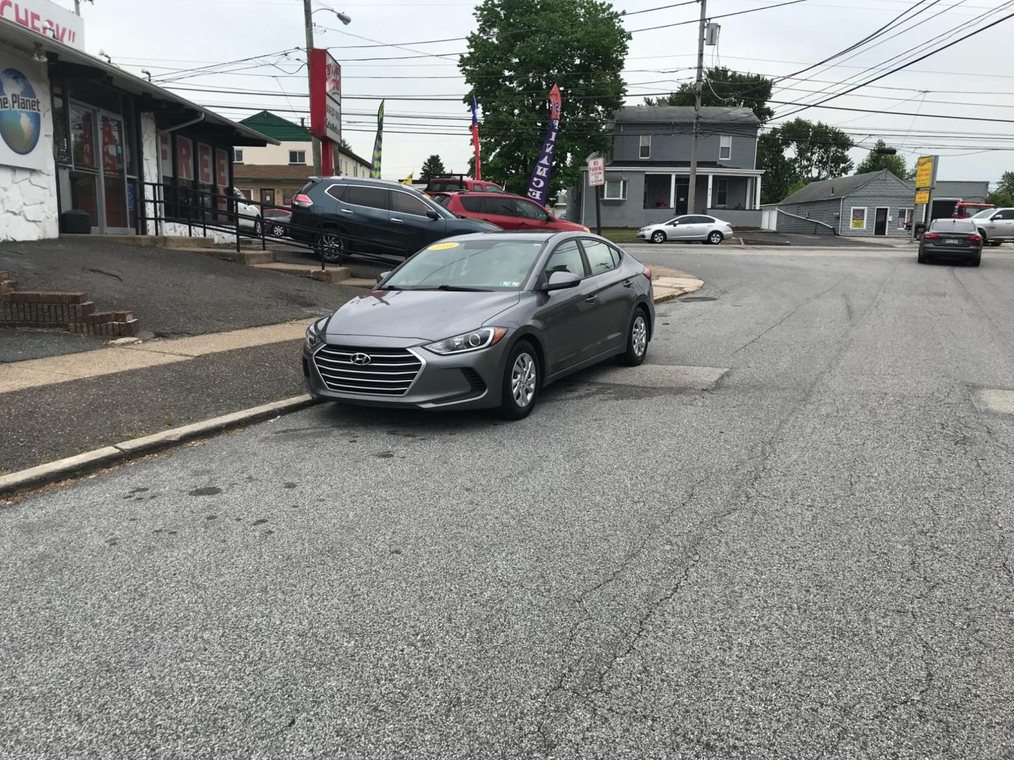 2018 Silver /Gray Hyundai Elantra SE (5NPD74LF3JH) with an 2.0 V4 engine, Automatic transmission, located at 577 Chester Pike, Prospect Park, PA, 19076, (610) 237-1015, 39.886154, -75.302338 - Photo#1